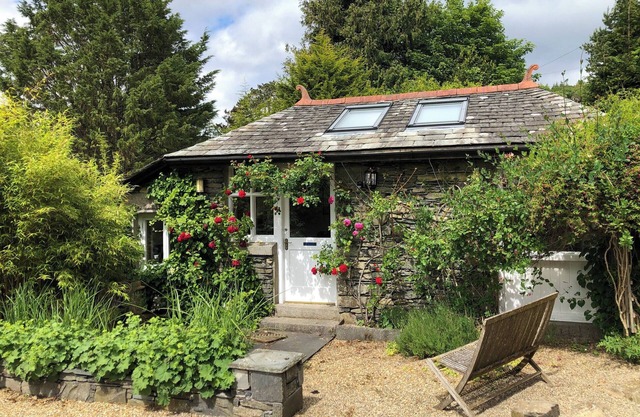 A lovely open plan detached cottage in a rural location.