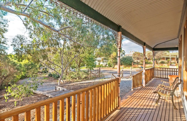 A lovely rustic cottage with all the modern conveniences
