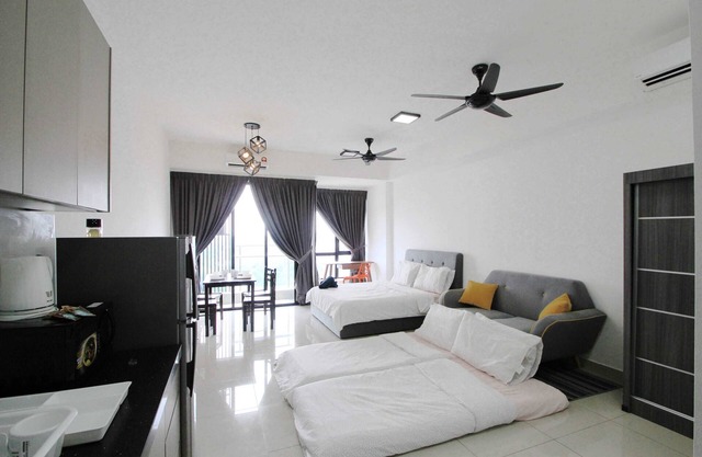 A Lovely, Utropolis Studio Near KDU, FREE Parking