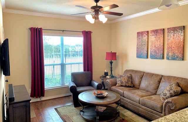 A&M Upscale Graduation/Ring Day/Corporate 1BR Condo
