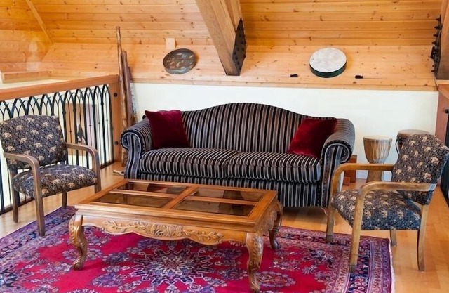 A Peaceful Retreat in a Magical Spot Overlooking the sea