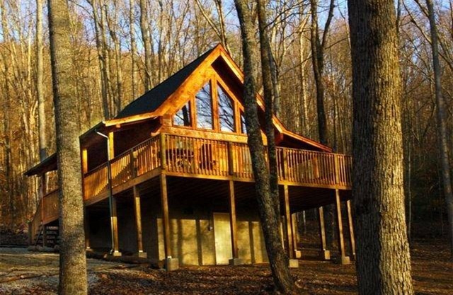 "A PEACEFUL RETREAT" , 2 miles from entrance of Beautiful " FootHills Parkway",