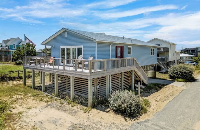 A Pearl in the Oyster | 100 ft to the beach | Hot Tub and Dog Friendly