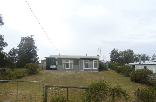 “A PET FRIENDLY HOLIDAY HOME IN PARADISE”