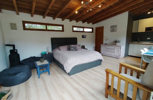 A place to work and enjoy nature. country house with jacuzzi.