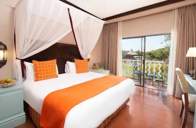 A Place You'll Surely Enjoy! Free Parking, Pool! Close to Victoria Falls Airport