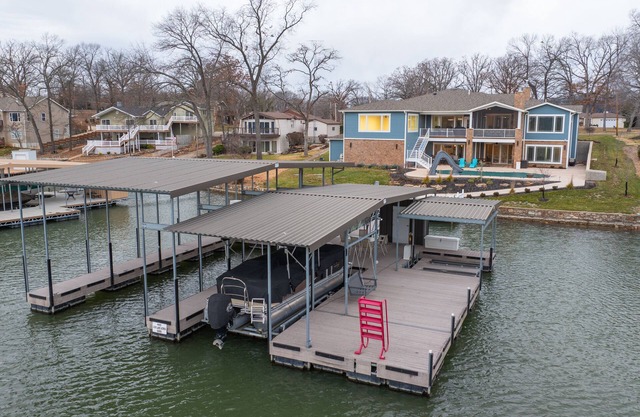 A PRIME location, Large 5Bd 4.5 Ba Home in the heart of OSAGE BEACH; pool & dock