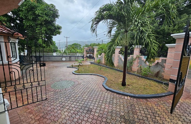 A quiet & peaceful house offering you a stylish, lavish upscale residential tone