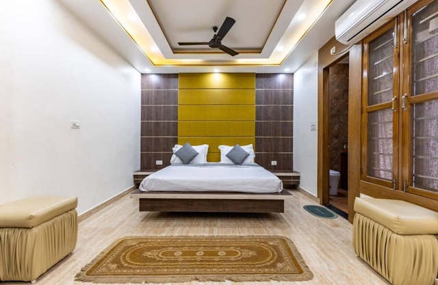 A radiant villa on the Ganges