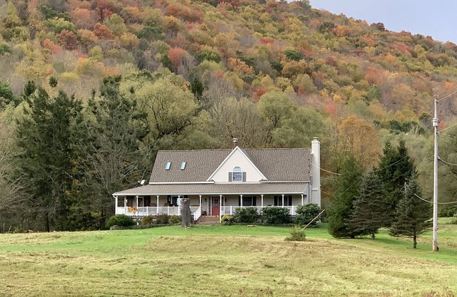 A Rustic Retreat at Wolf Hollow Farm