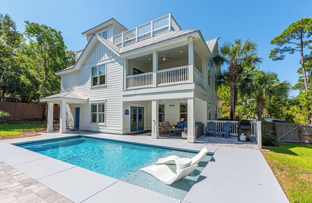 A Sea of Blue ~ 2 Golf Carts ~ Private Pool ~ Steps to Private Beach Access