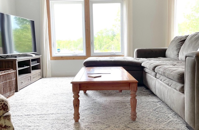 A secluded beachfront retreat for families - pet friendly!
