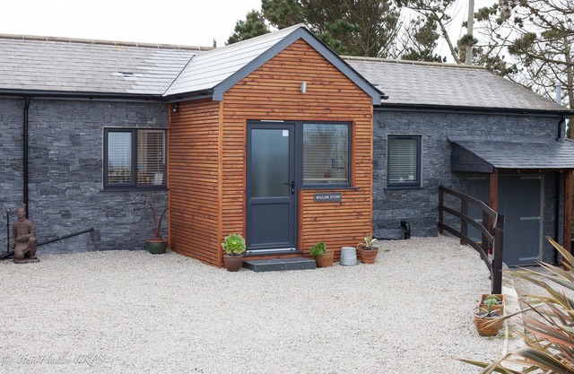A spacious Holiday Cottage with garden, moments walk from Lands End.