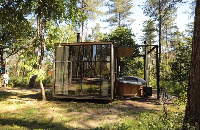 A stress-free stay in this classic cabin with hottub