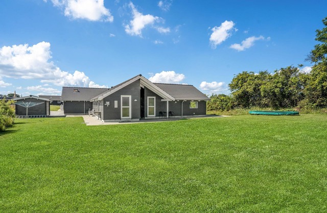 A sumptuous, well-equipped vacation home for the athletically active.