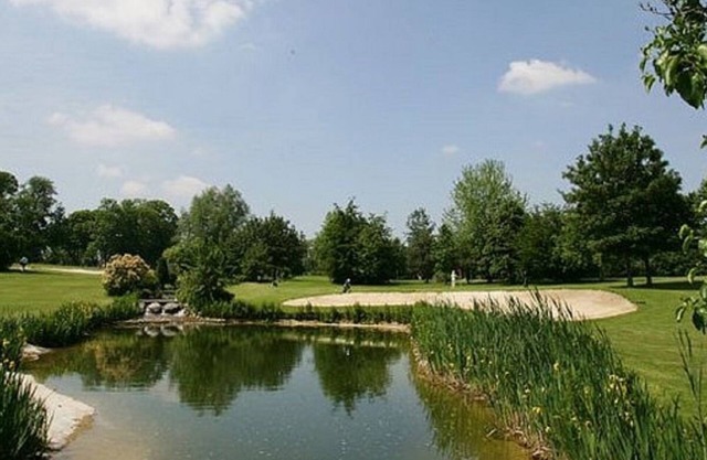 A TRADTIONAL FRENCH COUNTRYSIDE BUNGALOW NEAR PARIS & VERSAILLES