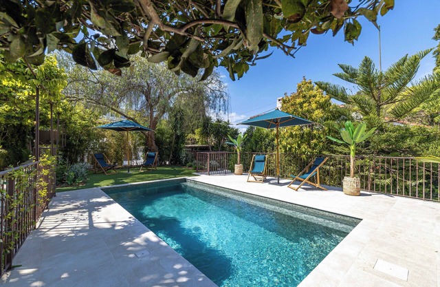 A TRULY EXCEPTIONAL RIVIERA EXPERIENCE IN THE HEART OF CANNES –HEATED POOL VILLA