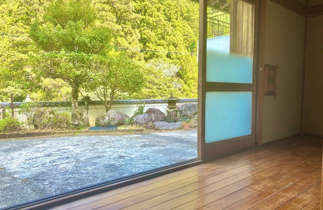 A two-story wooden house for rent. For a relaxing stay in the southern part of Tokushima Prefecture. Many tourist attractions within a 20-minute drive!