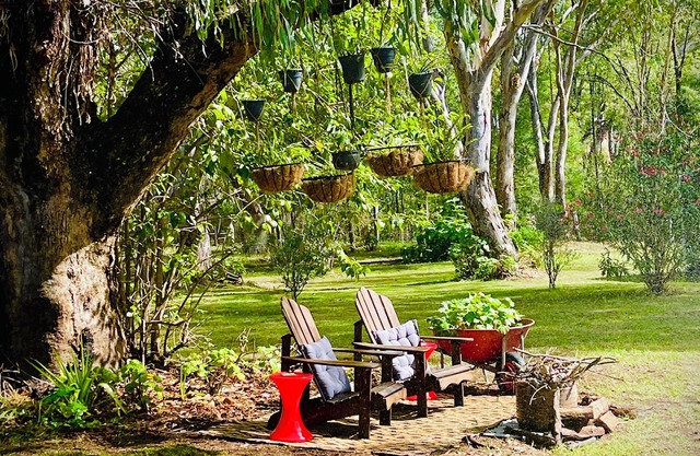 A VERY UNIQUE STAY - The Beau Van on Acreage with Wood Fire - Romantic & Fun