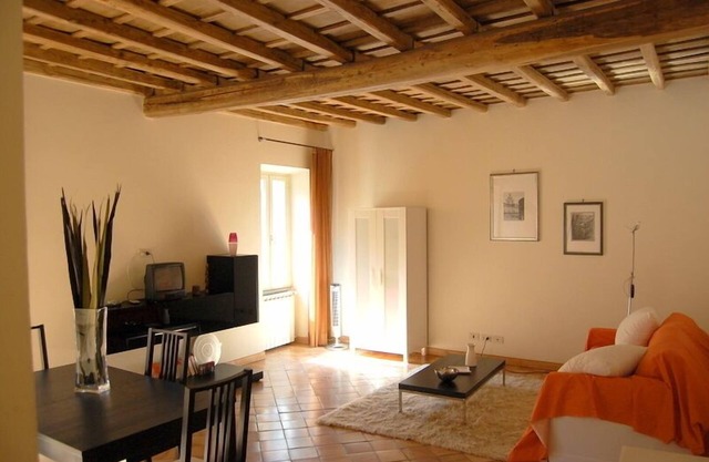A wonderful 2 Bedrooms flat in Roman Ghetto