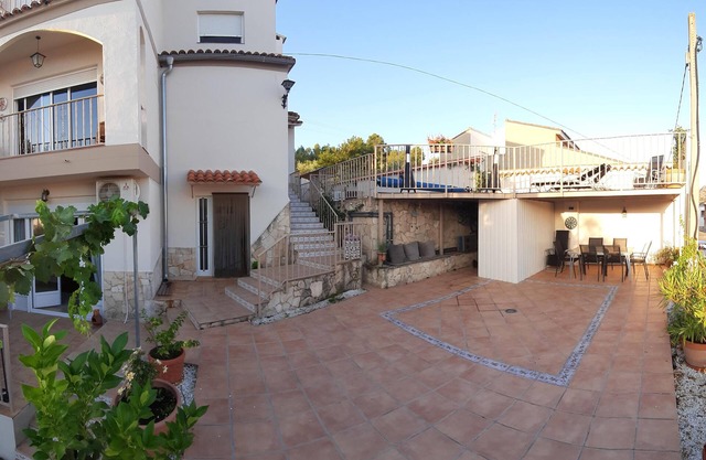 A Wonderful 7 Bedroom Large Detached House with Heated Pool which sleeps 12