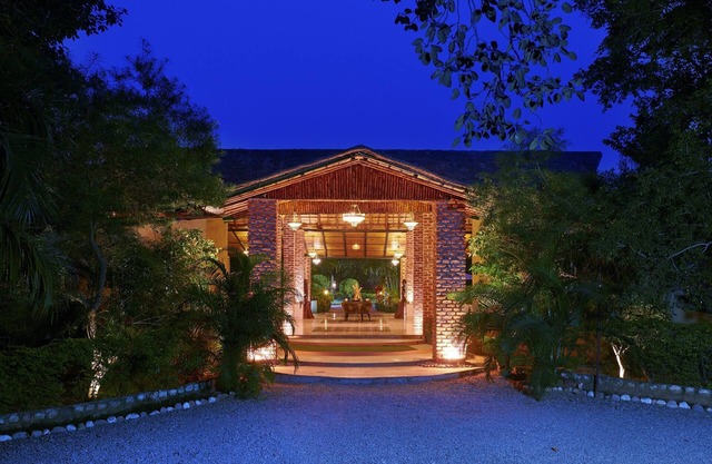 Aacorn Hideaway Resort & Spa