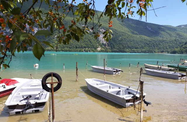 Abaya-Bungalow-Family-Ensuite with Shower-Lake view