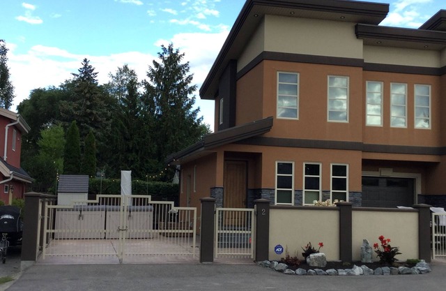 Abbott Street House : Very clean & quiet across from park, tennis court and lake