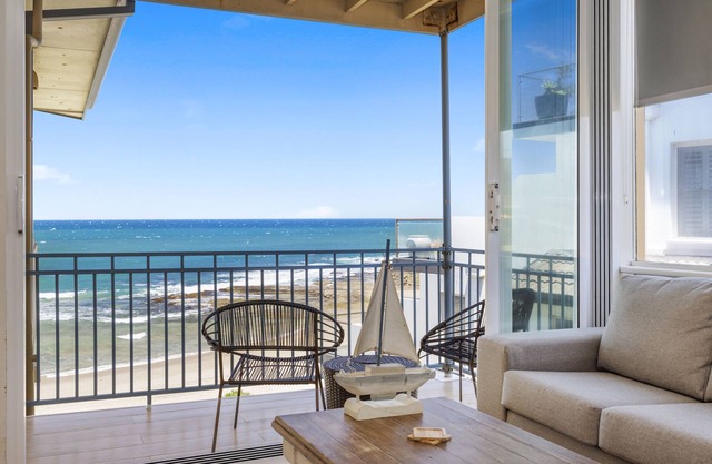 Absolute Beach front @ The Entrance