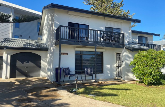 Absolute Beachfront Getaway Moana Beach