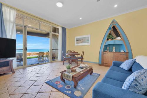 Absolute Beachfront l Couples Getaway