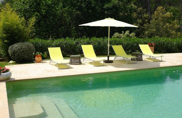 ABSOLUTE QUIET 45 km from the sea (St-Tropez).