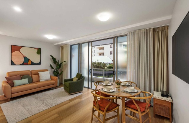 Absolute Waterfront - Enjoy Exceptional Lifestyle