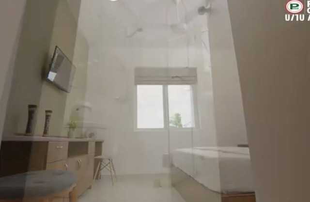 Absolutely beachfront luxury apartment