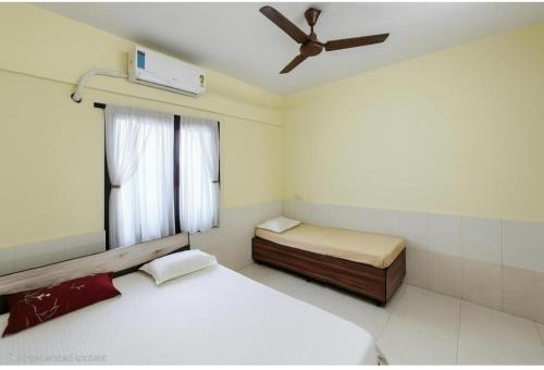 Ac Private Room At ovale naka Ghodbunder road Thane West