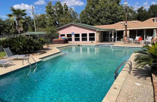 Acadie EVENT Retreat w/POOL for 14+ w/GameRoom