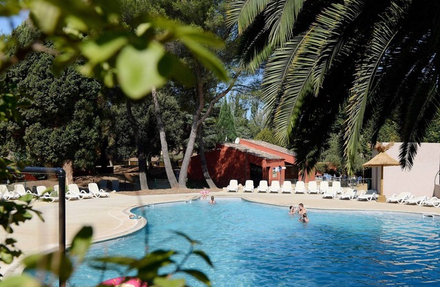 Accès Mini-Golf, Tennis + Piscine Saisonnière