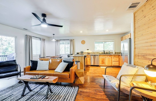 Access to Pine Mountain Lake: Family Cabin w/Deck