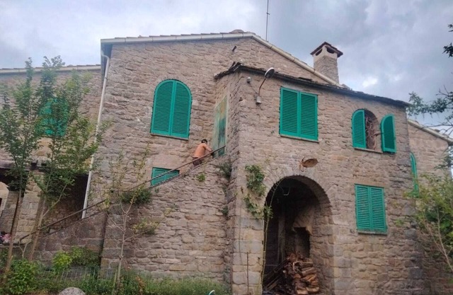 Accogliente Casale Rustico 6 Camere + 5 Bagni Immerso Nelle Colline Umbre