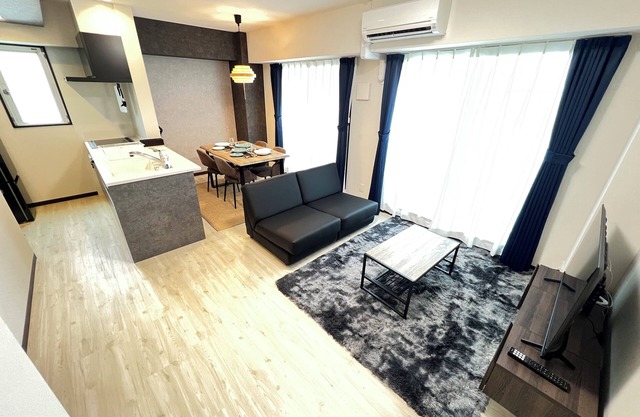 Accommodates up to 4 guests/2 beds/1 sofa bed/7-minute walk to nearest station