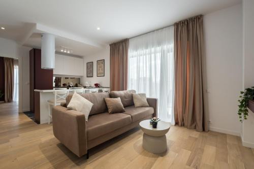 Ace of Hearts 1 BR APARTMENT,Parking, Fast wi-fi in One Cotroceni