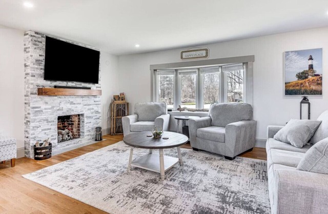 Acres Away - Spacious Maine Retreat w/Bunkhouse