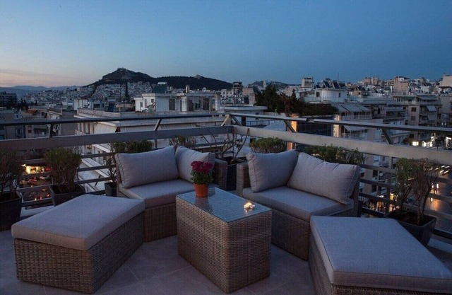 Acropolis Sky Villa: Make some family memories - 7bd/6ba views W/D Walk to sites