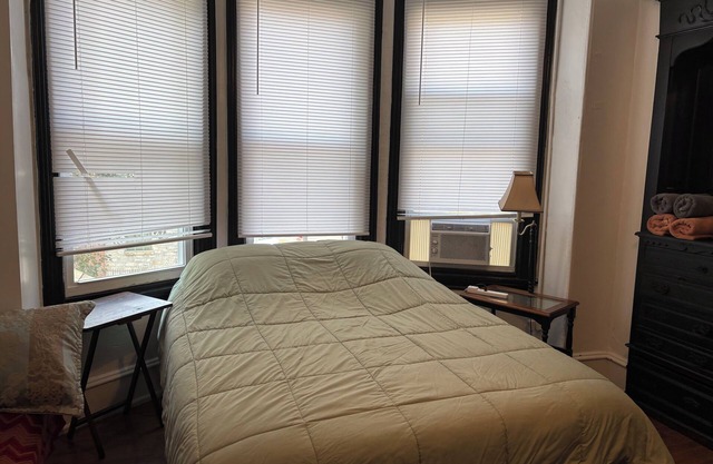 Across Temple Hosp 1 bedroom