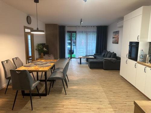 Ada Lake & Family Suite