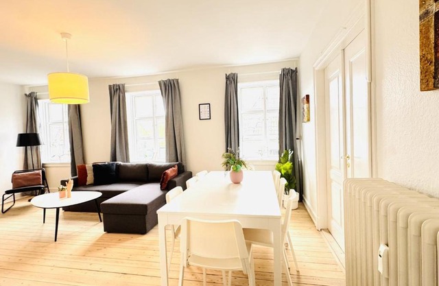 aday - Pedestrian Beautiful 4 bedroom Apartment