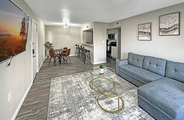 Addison, Free park, Wi-Fi, Pool and Gym