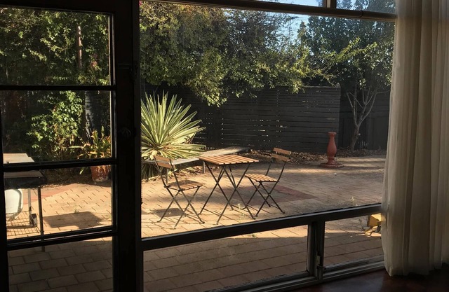 Adelaide City Getaway, views of hills- Enjoy entire house with Pinewood bedrooms