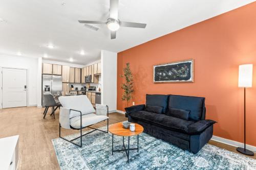 Adeline Apartments 15m to Parks, Pet Friendly, Free Parking by Heavenly Homes