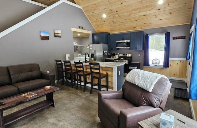 Adirondack Private Cabin, Private Adirondack Cabin close to ATV trails, Skiing, hiking and golf cour